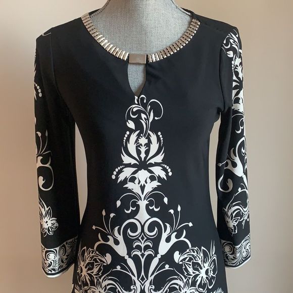 🌈 3$/20 Haani black and white bell sleeve party dress w beaded neck - Picture 4 of 8